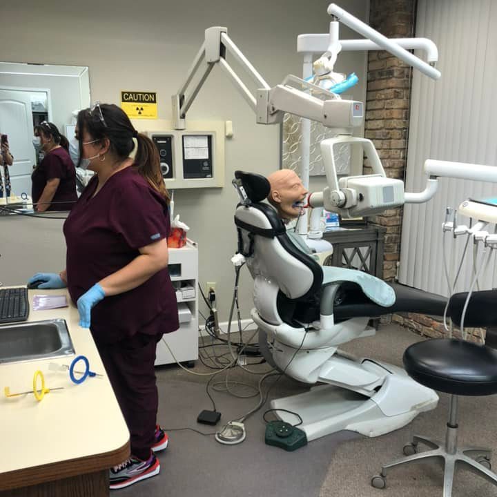 Dental Assistant Dallas Student Learning
